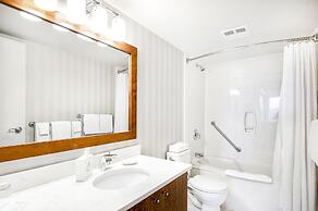 Victoria Regent Waterfront Hotel & Suites