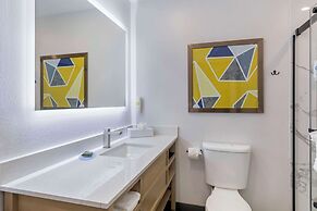 Comfort Inn & Suites Irvine Spectrum