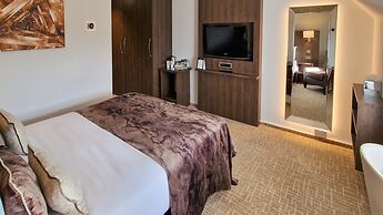 The Coppid Beech Hotel