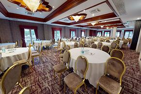 The Coppid Beech Hotel