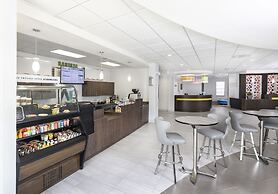 Avanti International Resort