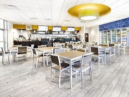 Avanti International Resort