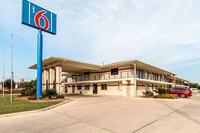 Motel 6 San Antonio, TX - South WW White Rd