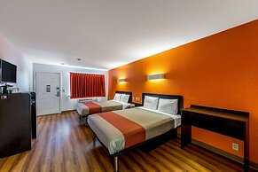 Motel 6 San Antonio, TX - South WW White Rd