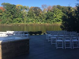 Holiday Inn Milwaukee Riverfront by IHG