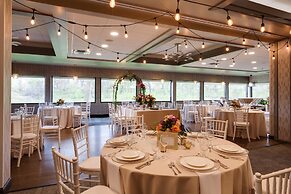 Holiday Inn Milwaukee Riverfront by IHG