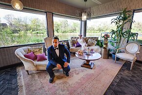 Holiday Inn Milwaukee Riverfront by IHG