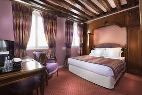 Dauphine Saint Germain Hotel