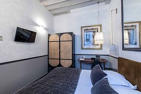 Dauphine Saint Germain Hotel