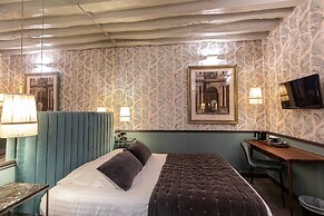 Dauphine Saint Germain Hotel