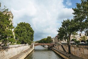 Dauphine Saint Germain Hotel