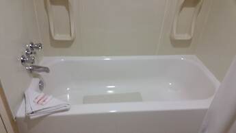 Days Inn by Wyndham Edmonton Downtown