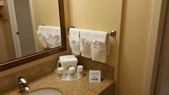 Days Inn by Wyndham Edmonton Downtown