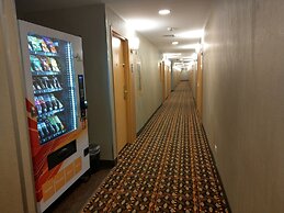 Days Inn by Wyndham Edmonton Downtown