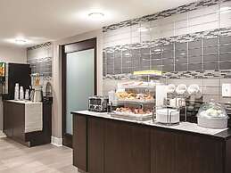 La Quinta Inn & Suites by Wyndham Baltimore N / White Marsh