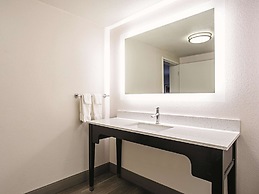 La Quinta Inn & Suites by Wyndham Baltimore N / White Marsh