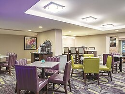 La Quinta Inn & Suites by Wyndham Baltimore N / White Marsh