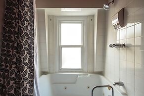 Queen Anne Bed And Breakfast