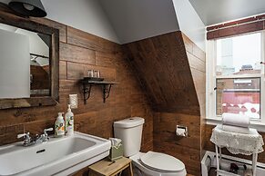 Queen Anne Bed And Breakfast