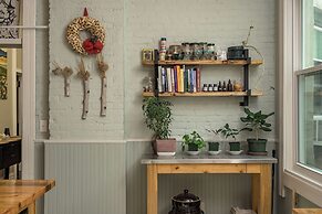 Queen Anne Bed And Breakfast