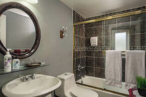 Queen Anne Bed And Breakfast