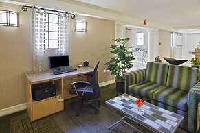 La Quinta Inn by Wyndham Phoenix Sky Harbor Airport