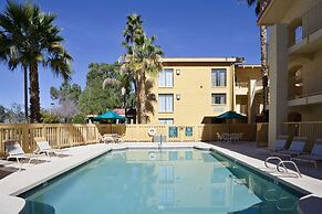 La Quinta Inn by Wyndham Phoenix Sky Harbor Airport