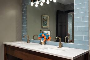 The Highlander Hotel, Ascend Hotel Collection