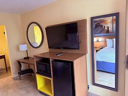 Days Inn by Wyndham St. Petersburg / Tampa Bay Area