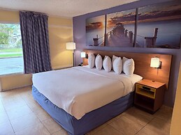 Days Inn by Wyndham St. Petersburg / Tampa Bay Area