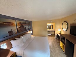 Days Inn by Wyndham St. Petersburg / Tampa Bay Area