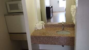 Days Inn by Wyndham St. Petersburg / Tampa Bay Area