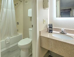 Super 8 by Wyndham Knoxville West/Farragut