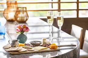 The Anza - A Calabasas Hotel