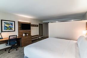 Holiday Inn Express & Suites Camarillo by IHG