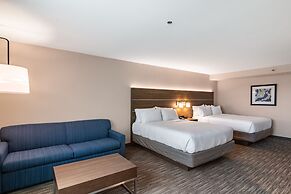 Holiday Inn Express & Suites Camarillo by IHG