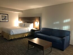 Holiday Inn Express & Suites Camarillo by IHG