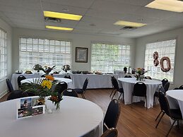 Merry Acres Inn