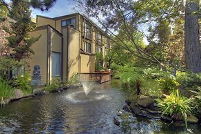 Dinah's Garden Hotel