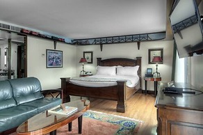 Dinah's Garden Hotel