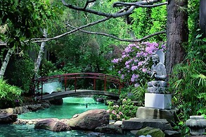 Dinah's Garden Hotel