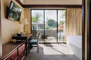 Dinah's Garden Hotel