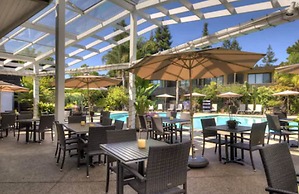 Dinah's Garden Hotel