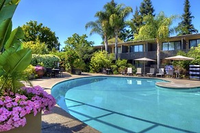 Dinah's Garden Hotel