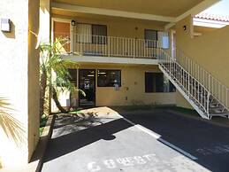 Riverside Inn & Suites