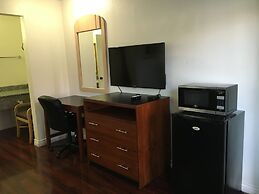 Riverside Inn & Suites