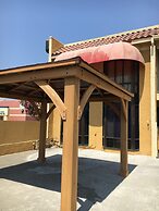 Riverside Inn & Suites