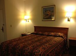 Riverside Inn & Suites