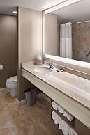DoubleTree by Hilton Akron Fairlawn