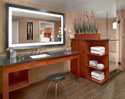 DoubleTree by Hilton Akron Fairlawn